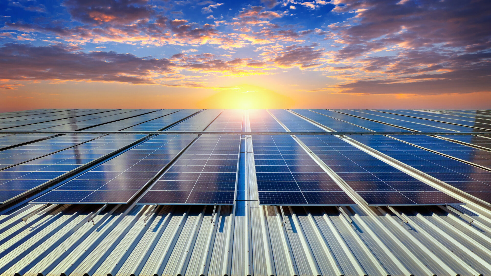Imagem grande de entrada de um painel solar e um por do sol no fundo